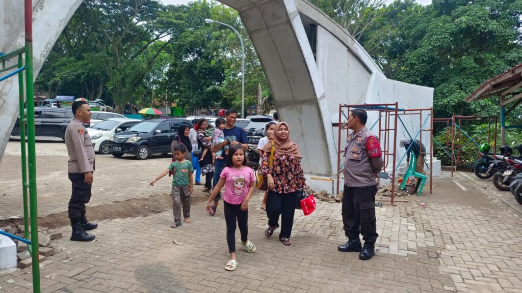 Polsek Banjar Pastikan Keamanan dan Kenyamanan Pengunjung Wisata Pemandian Air Panas 6 WhatsApp Image 2023 11 12 at 17.02.54