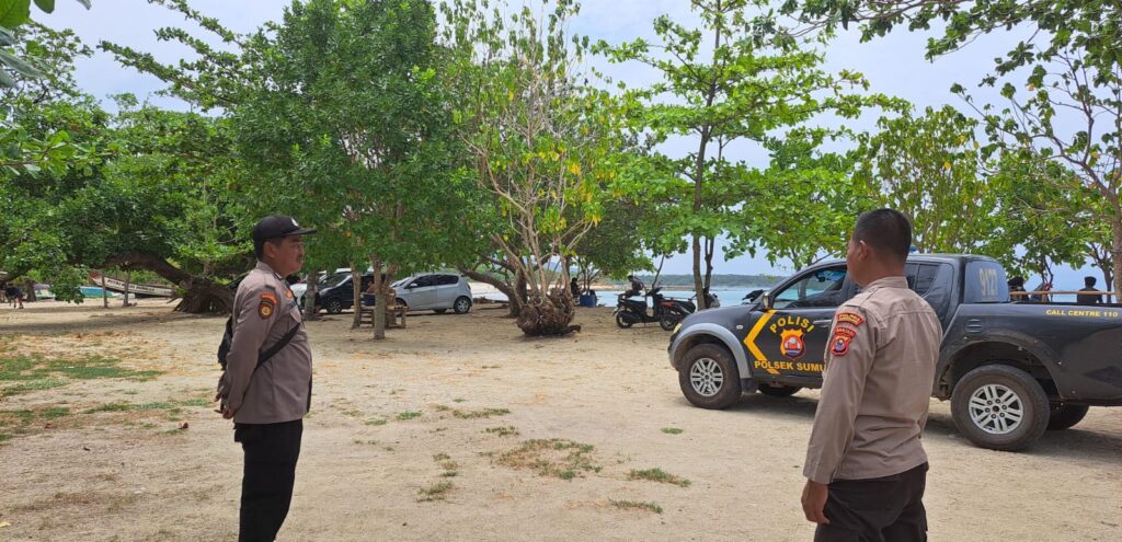 Polsek Sumur Ingatkan Pengunjung Wisata agar Selalu Berhati-hati dan Jaga Keamanan 9 WhatsApp Image 2023 11 12 at 20.04.45