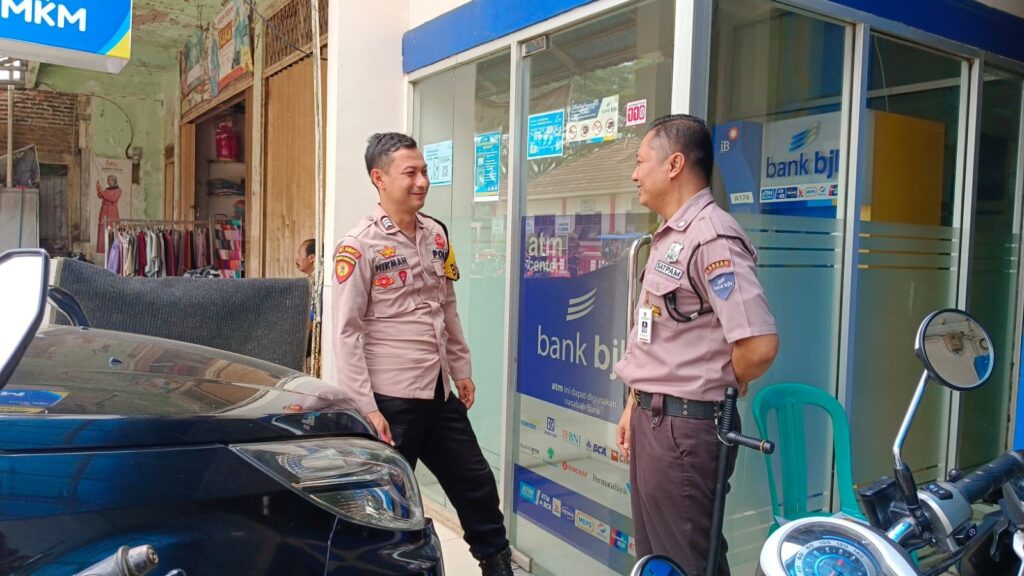 Polsek Menes Gencar Lakukan Patroli Siang Hari, Fokus Ke Area Perbankan dan Mesin ATM untuk Antisipasi Kejahatan Konvensional 7 WhatsApp Image 2023 11 13 at 10.26.51 1