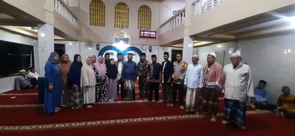 Bhabinkamtibmas Polsek Pandeglang Kawal Musyawarah Pemilihan Ketua RW 3 WhatsApp Image 2023 11 13 at 10.31.07