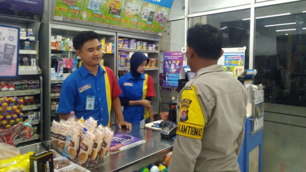 Patroli Antisipasi Gangguan Kamtibmas oleh Anggota Polsek Carita Polres Pandeglang 9 WhatsApp Image 2023 11 14 at 06.04.28