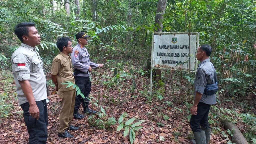Patroli Pemantauan Kawasan Tahura Banten Carita oleh Polsek Carita, Petugas Tahura, dan Masyarakat Mitra 1 WhatsApp Image 2023 11 14 at 15.28.06