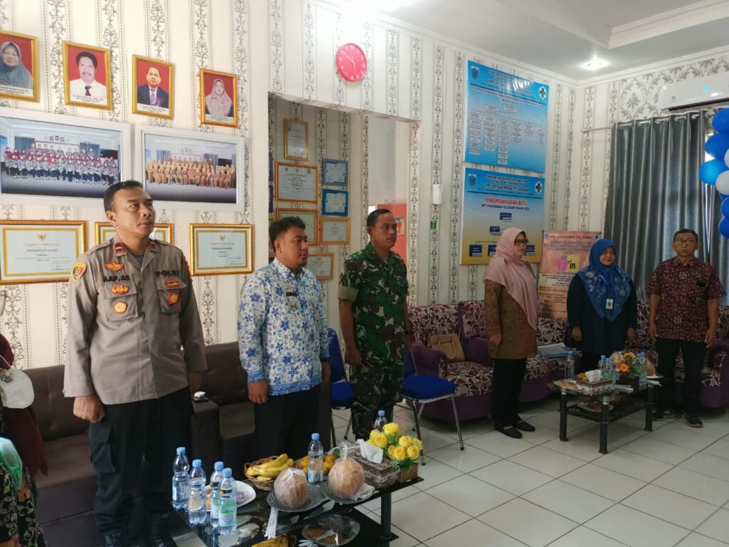Polsek Pulosari Hadiri Peluncuran Imunisasi Hepatitis B untuk Tenaga Medis Pulosari 9 WhatsApp Image 2023 11 16 at 11.09.17