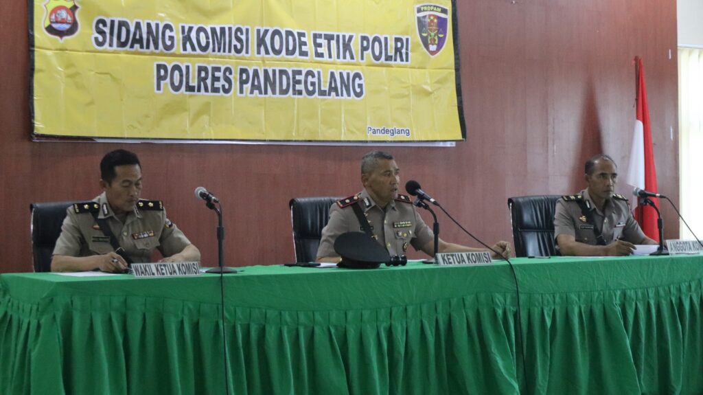 Polres Pandeglang Gelar Sidang Disiplin terhadap 2 Personel 2 WhatsApp Image 2023 11 16 at 12.09.17