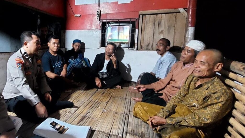 Polsek Banjar Gencar Lakukan Sambang DDS untuk Meningkatkan Kemitraan Kamtibmas 2 WhatsApp Image 2023 11 16 at 19.22.35
