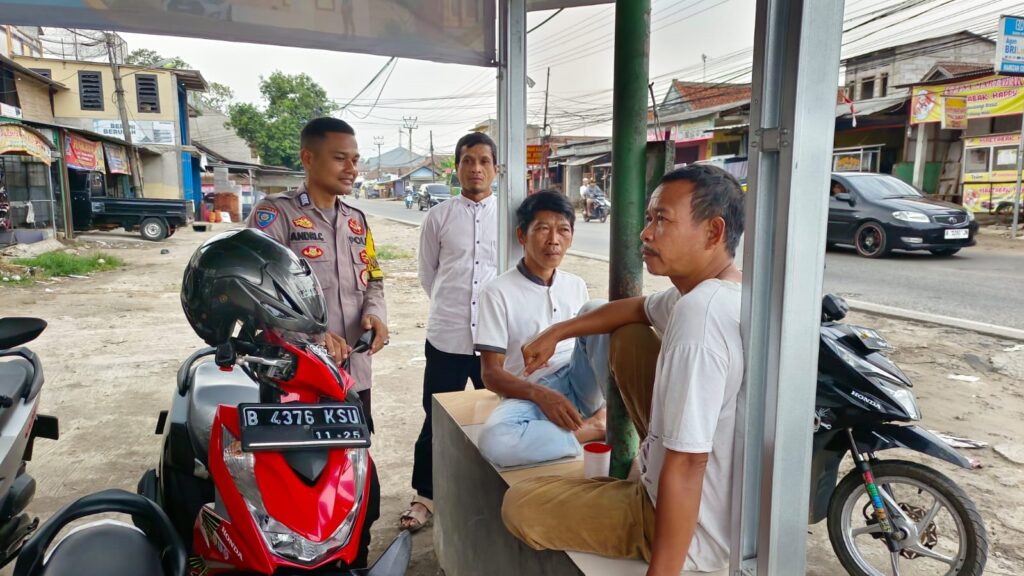Bhabinkamtibmas Polsek Banjar Gelar Sambang DDS di Desa Sukasari 3 WhatsApp Image 2023 11 16 at 19.30.04