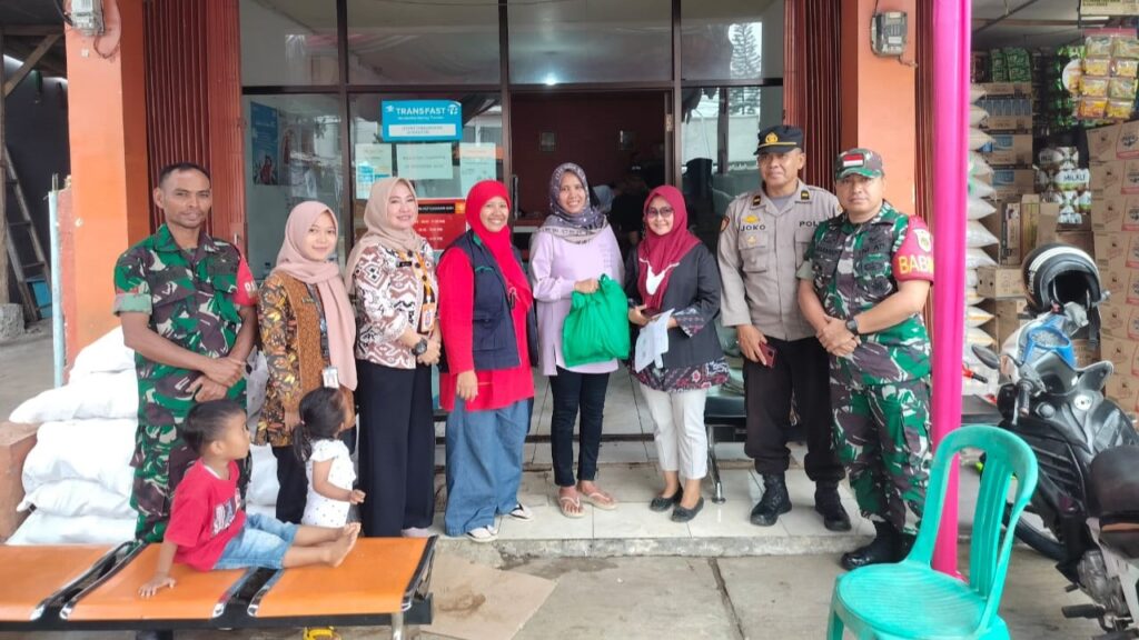 Kanit Sabhara Polsek Cadasari Memantau Penyaluran Bantuan Keluarga Rawan Stunting 3 WhatsApp Image 2023 11 16 at 21.15.49