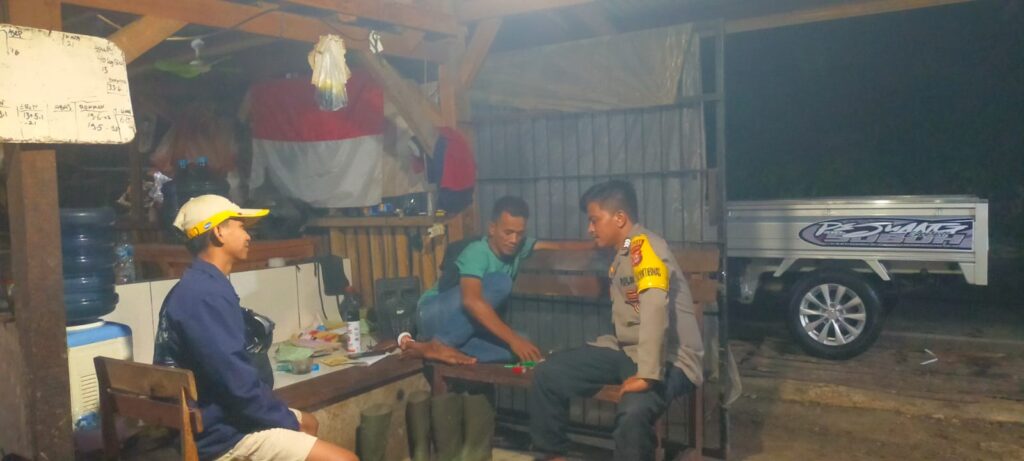 Polsek Saketi Giat Patroli Malam untuk Menjaga Kamtibmas 10 WhatsApp Image 2023 11 17 at 09.01.54