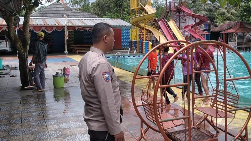 Polsek Menes Tingkatkan Pengamanan dan Monitoring di Obyek Wisata Kolam Renang 7 WhatsApp Image 2023 11 18 at 09.19.32