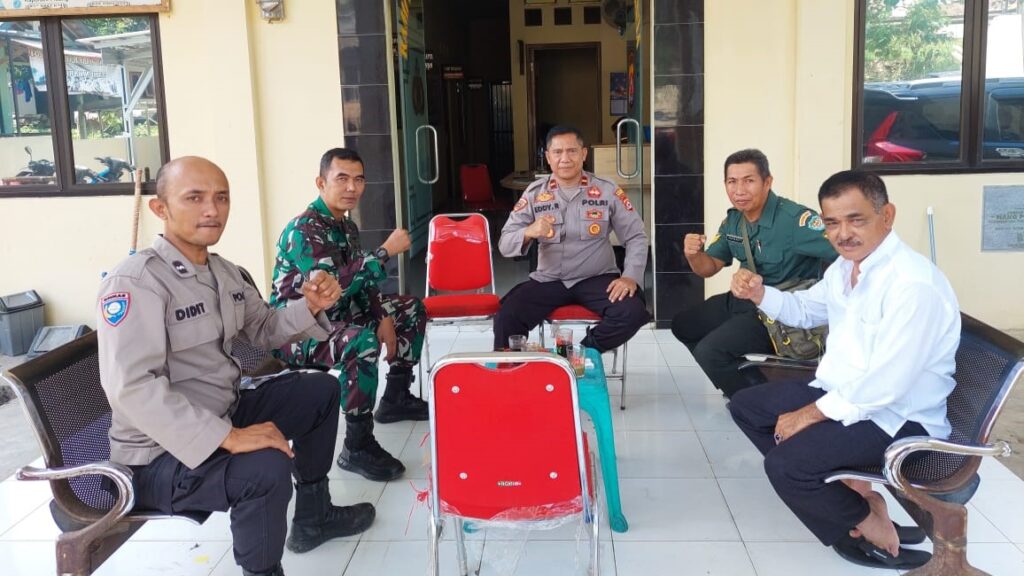 Kapolsek Picung Polres Pandeglang Gelar Rapat Koordinasi Menjelang Pengamanan Kampanye Pemilu 2024 10 WhatsApp Image 2023 12 06 at 10.43.50