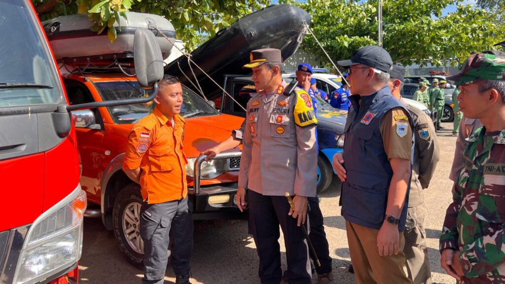 Kesiapan Menyeluruh: Kapolres Pandeglang Pimpin Apel Pasukan Siaga untuk Hadapi Bencana Alam 2 WhatsApp Image 2023 12 11 at 10.41.24