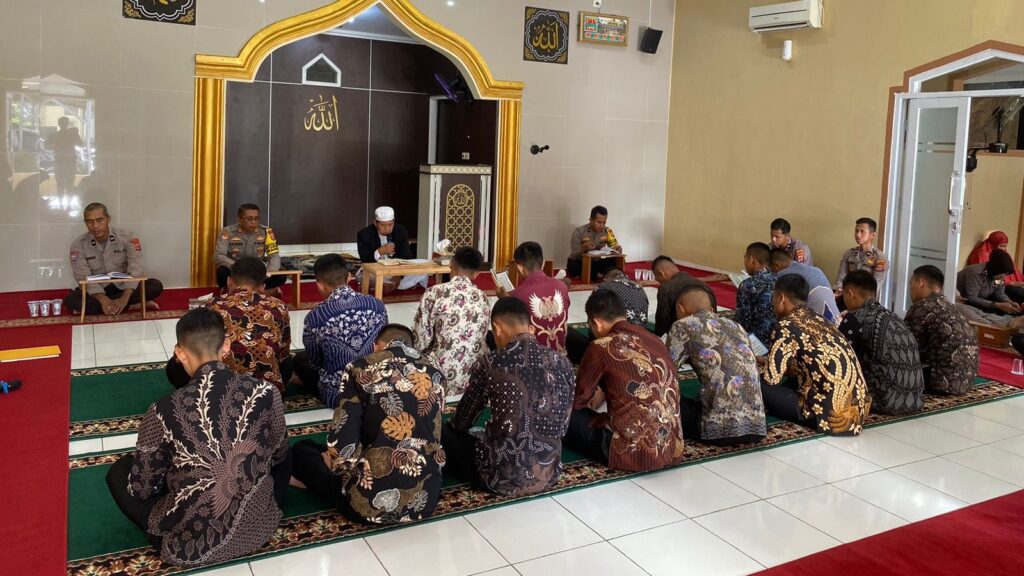 Polres Pandeglang Gelar Doa untuk Mewujudkan Pemilu Aman dan Kondusif 6 WhatsApp Image 2023 12 14 at 08.44.40
