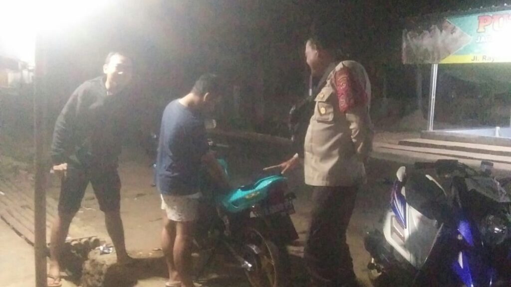 Polsek Menes Gelar Patroli Rutin dan Sambang Warga untuk Jaga Ketertiban Kamtibmas 5 WhatsApp Image 2023 12 21 at 13.58.03