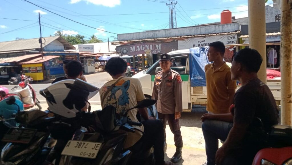 Polsek Cibaliung Menjalin Keakraban Dengan Masyarakat Melalui Door to Door System 10 WhatsApp Image 2023 12 23 at 19.06.04