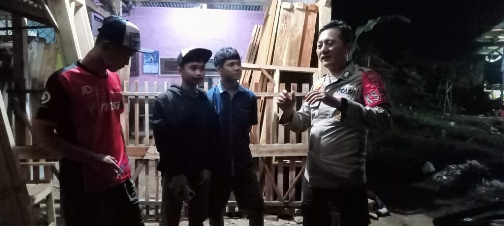 Patroli Polsek Saketi Gencar Sambangi Anak Muda dalam Operasi Lilin Maung 2023 4 WhatsApp Image 2023 12 24 at 12.25.58