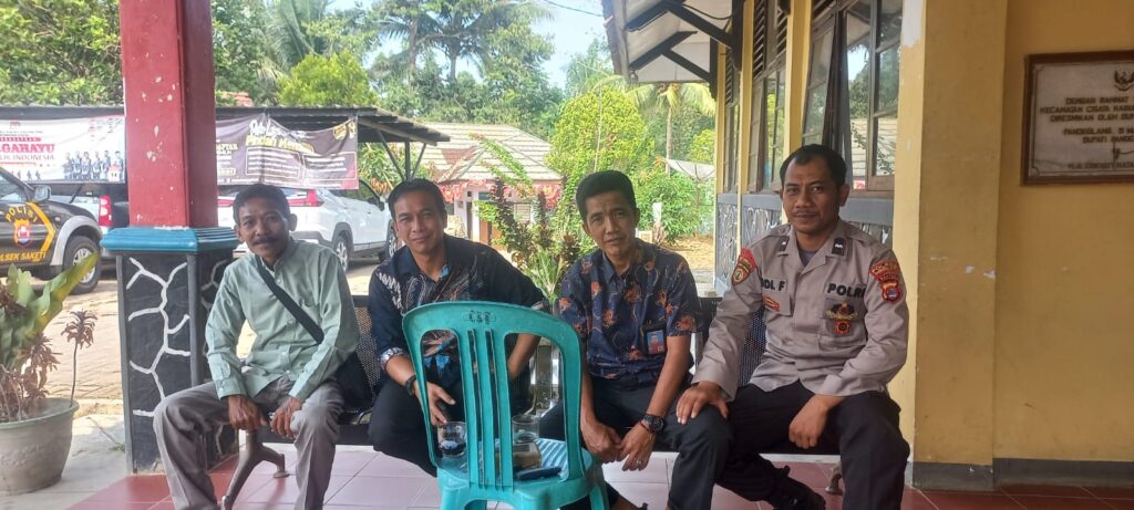 Polsek Saketi Lakukan Sambang Silaturahmi ke Kantor Kecamatan Cisata Menjelang Pemilu 2024 7 WhatsApp Image 2023 12 29 at 15.02.44