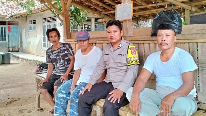Bhabinkamtibmas Polsek Cadasari Terus Berikan Himbauan Damai Menjelang Pemilu Tahun 2024 2 WhatsApp Image 2023 12 30 at 01.08.24