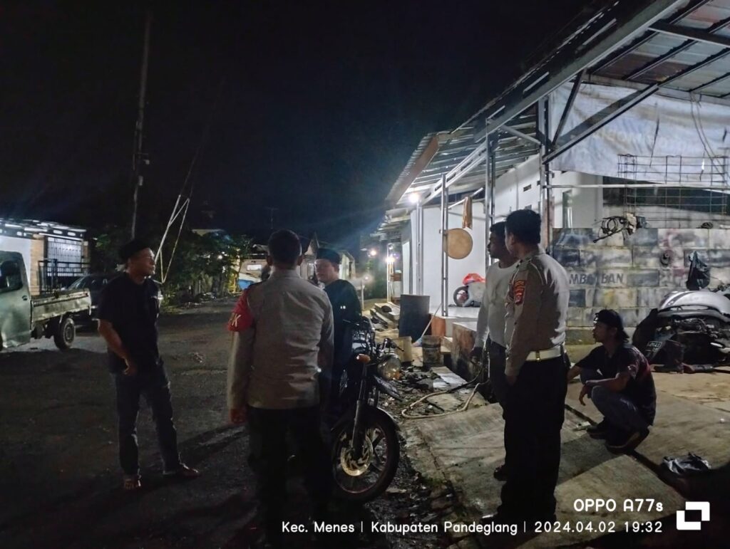 Polsek Menes Polres Pandeglang Gelar Patroli Dialogis Malam Saat Ramadan 10 WhatsApp Image 2024 04 02 at 9.20.06 PM