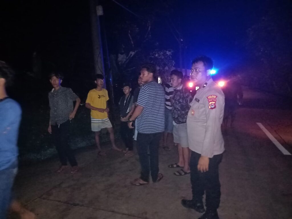 Polsek Bojong Polres Pandeglang Gelar Kesempatan Patroli Malam untuk Antisipasi Tindak Pidana 3C 5 WhatsApp Image 2024 04 04 at 01.49.26