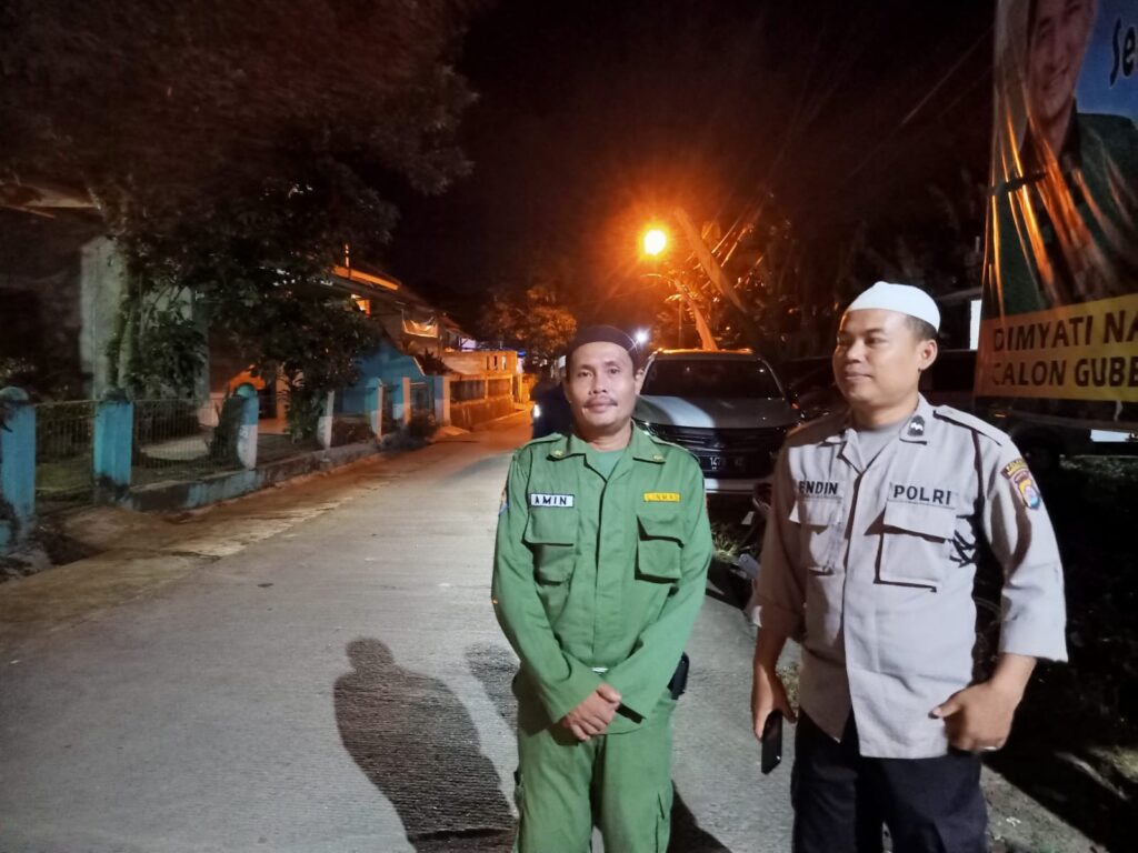 Polsek Cadasari: Berpatroli Dialogis Bersama Linmas Desa Binaan di Momen Mudik Lebaran 2 WhatsApp Image 2024 04 08 at 21.40.32