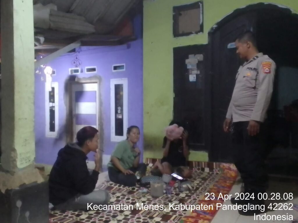 Polsek Menes Polres Pandeglang: Patroli Malam, Sambang, dan Silaturahmi untuk Jaga Kamtibmas 5 WhatsApp Image 2024 04 23 at 18.49.29