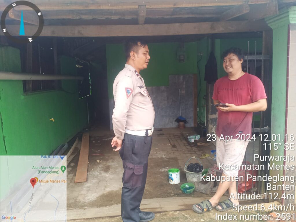 Polsek Menes Polres Pandeglang: Patroli Rutin Malam untuk Cegah Kejahatan 6 WhatsApp Image 2024 04 23 at 18.51.19
