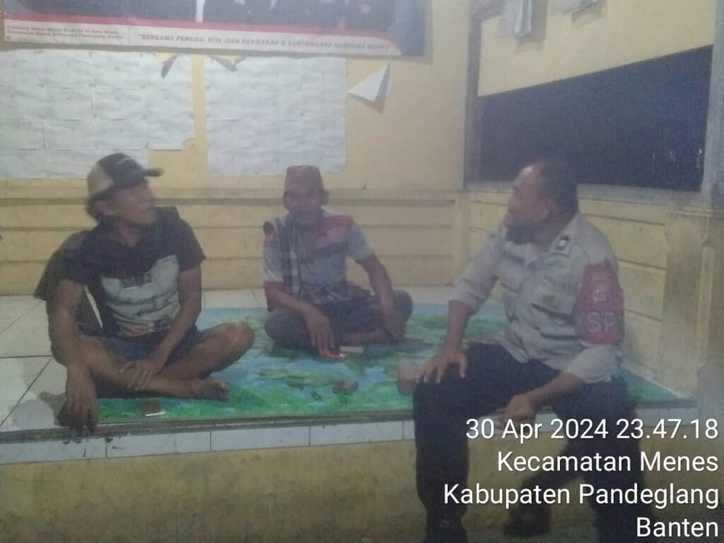 Kontrol Pos Ronda, Polsek Menes Himbau Untuk Tetap Waspada 9 IMG 20240501 WA0023