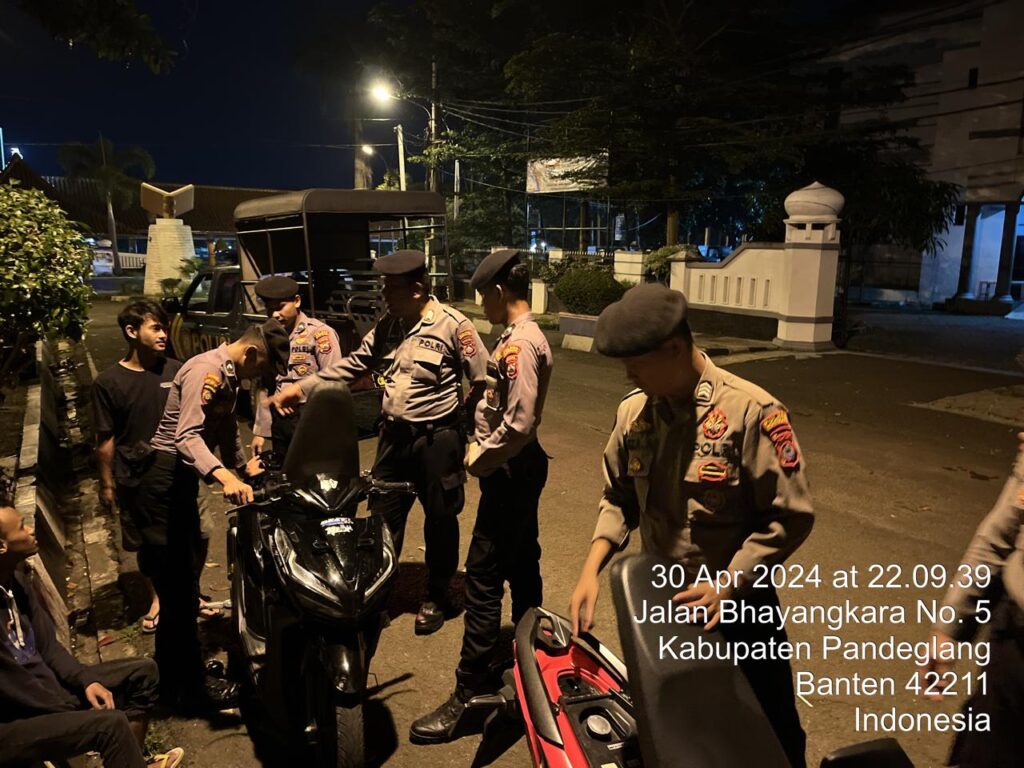 Sat Samapta Polres Pandeglang Gelar Patroli Malam untuk Cegah Aksi Balap Liar dan Tawuran 8 WhatsApp Image 2024 05 01 at 01.56.53