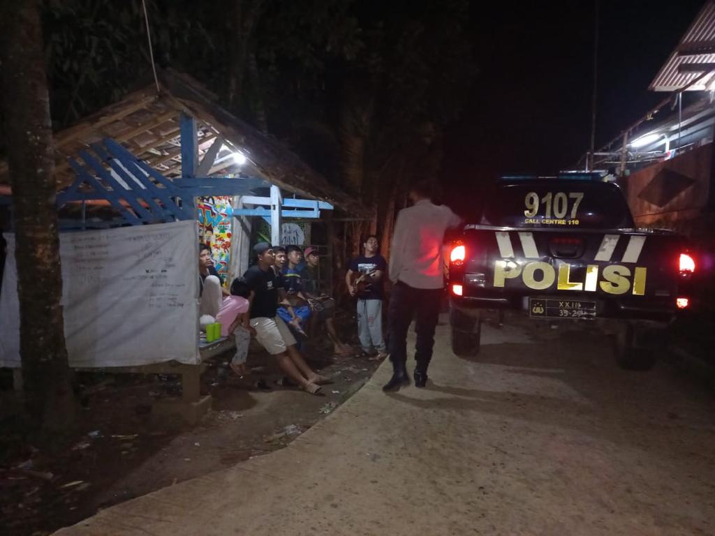 Polsek Cimanuk Terus Menjalin Kedekatan dengan Warga Sebagai Bhabinkamtibmas 10 WhatsApp Image 2024 05 02 at 19.42.56