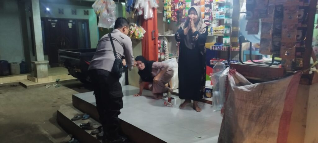 Polsek Bojong Polres Pandeglang Lakukan Patroli Malam untuk Antisipasi Tindak Pidana C3 1 WhatsApp Image 2024 05 08 at 09.53.10