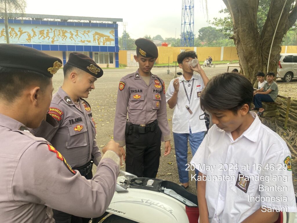 Anggota Sat Samapta Polres Pandeglang Laksanakan Operasi Bina Pelajar di Kabupaten Pandeglang 9 WhatsApp Image 2024 05 20 at 17.59.24