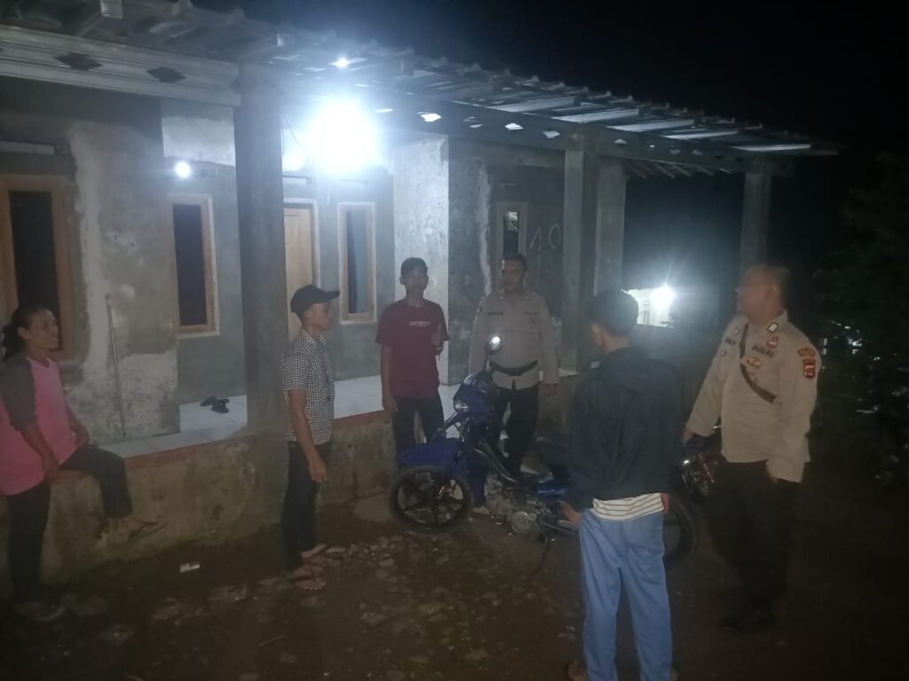 Polsek Pulosari Tingkatkan Patroli untuk Cegah Tindak Kriminalitas C3 9 WhatsApp Image 2024 05 21 at 00.57.19