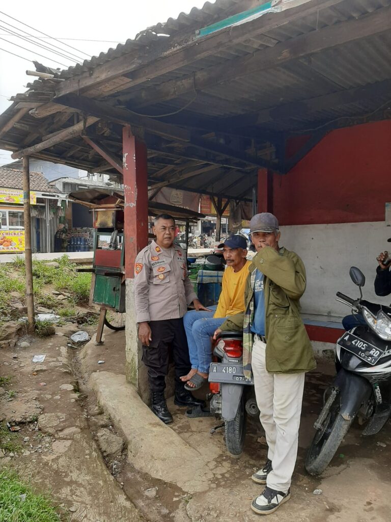 Kapolsek Bojong Polres Pandeglang Berikan Edukasi Tertib Berlalu Lintas kepada Pengemudi Ojek Pangkalan 10 WhatsApp Image 2024 05 22 at 11.31.35