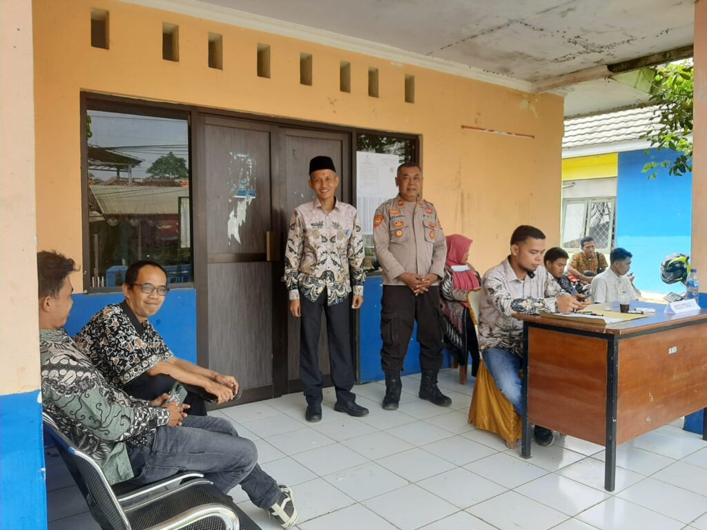 Kapolsek Bojong Polres Pandeglang Hadiri Kegiatan Seleksi Tes Wawancara Calon PPS Pilkada 8 WhatsApp Image 2024 05 22 at 11.58.16