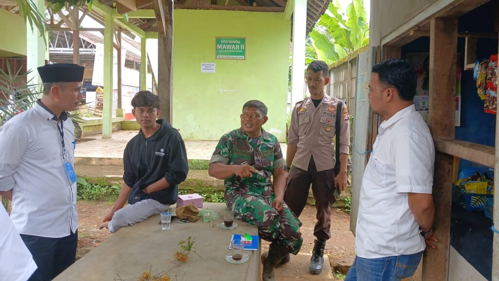 Personil Polsek Bojong Gelar Sambang Dialogis Bersama Babinsa untuk Minimalisir Tindak Kriminal 7 WhatsApp Image 2024 05 22 at 14.18.51