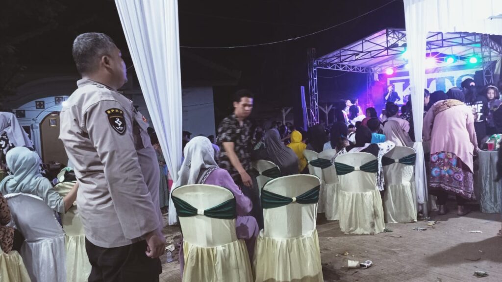 Polsek Saketi Laksanakan Pengamanan Acara Tasyakuran Khitanan dengan Sukses 5 WhatsApp Image 2024 05 22 at 21.24.26