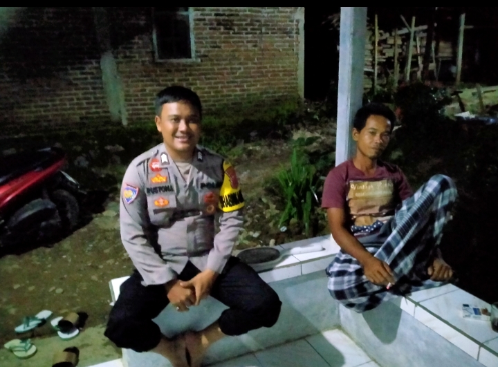 Bhabinkamtibmas Polsek Angsana Polres Pandeglang Melakukan Sambang di Desa Padaherang dan Berikan Pesan Kamtibmas 5 WhatsApp Image 2024 05 23 at 21.09.47