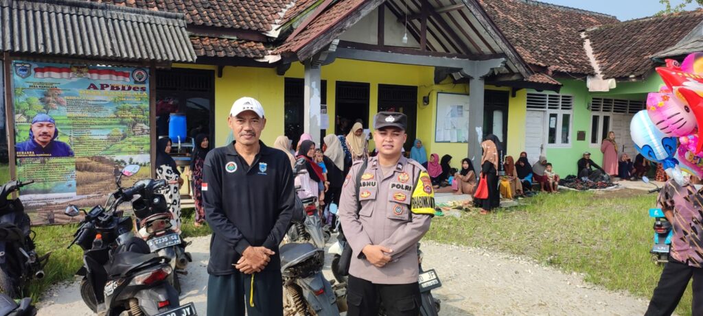 Bhabinkamtibmas Polsek Cikeusik Silaturahmi dengan Kades Nanggala 6 WhatsApp Image 2024 05 23 at 21.12.00