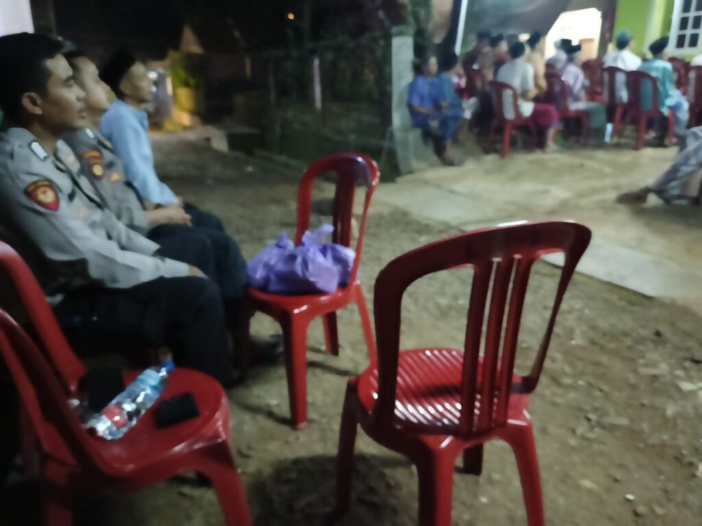 Personil Polsek Bojong Hadiri Pengajian di Desa Binaan 2 WhatsApp Image 2024 05 24 at 10.34.19