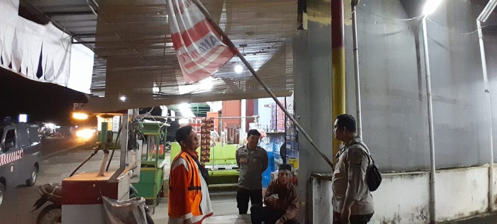 Personil Polsek Cimanuk Polres Pandeglang Lakukan Patroli Malam Demi Cegah Gangguan Kamtibmas 7 WhatsApp Image 2024 05 25 at 01.36.12