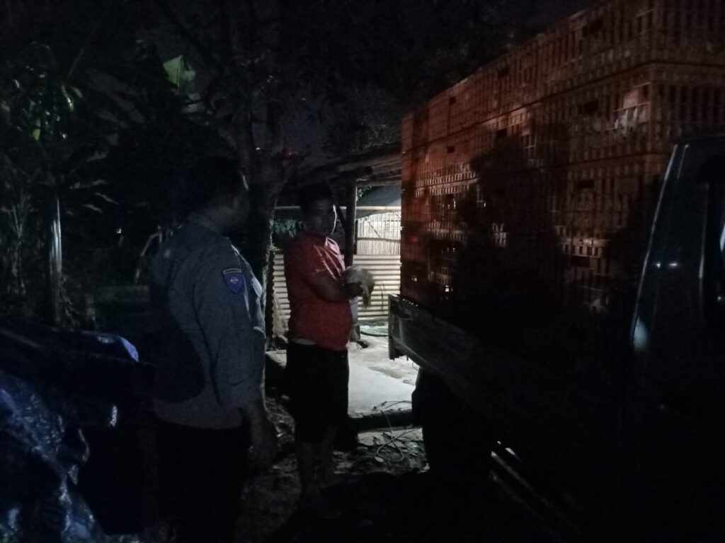 Bhabinkamtibmas Polsek Cadasari Lakukan Sambang kepada Pengusaha Ayam Potong Membangun Sinergi dengan Pelaku Usaha 6 WhatsApp Image 2024 05 26 at 21.19.50