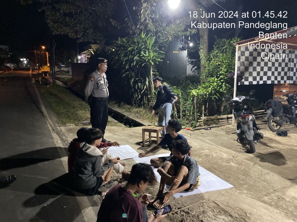 Sat Samapta Polres Pandeglang Gelar Patroli Dialogis Malam Hari untuk Menciptakan Kondusifitas Wilayah Hukum 7 WhatsApp Image 2024 06 18 at 03.22.58