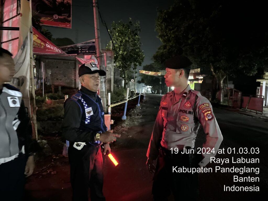 Sat Samapta Polres Pandeglang Berkolaborasi dengan Dishub Kab. Pandeglang Gelar Strong Point untuk Ciptakan Kondusifitas Lalu Lintas 2 WhatsApp Image 2024 06 19 at 05.59.42