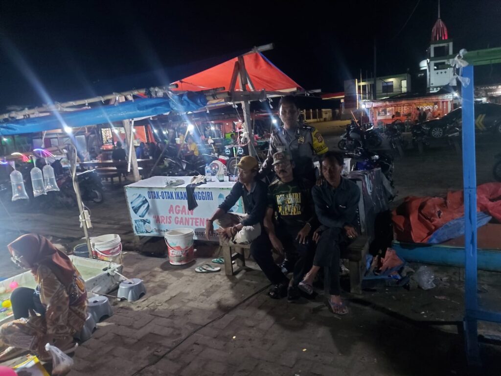 Bhabinkamtibmas Polsek Labuan Sambangi Warga, Jalin Silaturahmi dan Ciptakan Kamtibmas Kondusif 7 WhatsApp Image 2024 06 20 at 05.04.34