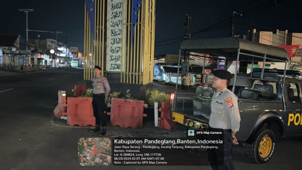 Sat Samapta Polres Pandeglang Laksanakan Strong Point Malam di Pertigaan Cigadung 4 WhatsApp Image 2024 06 20 at 05.51.25