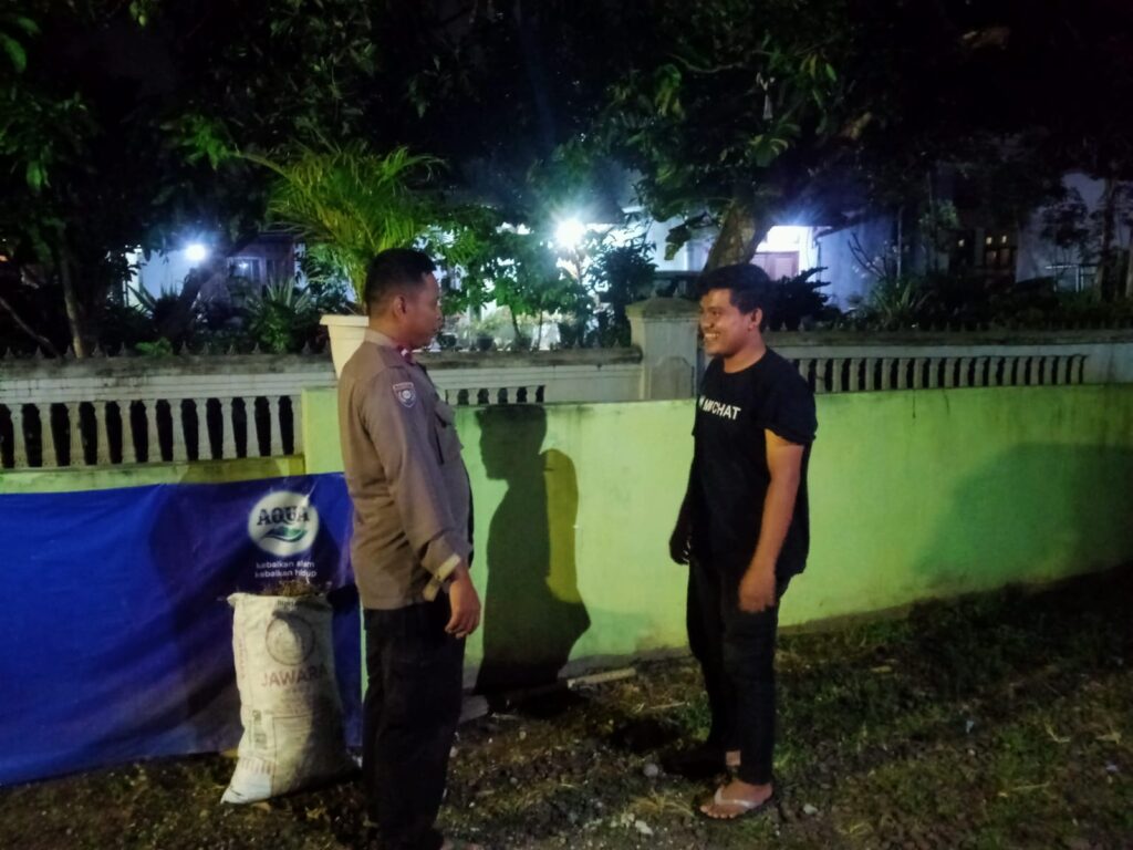 Kanit Binmas Polsek Cadasari, Aipda Dori Erikson, Sambangi Warga untuk Tingkatkan Keamanan Lingkungan 4 WhatsApp Image 2024 06 22 at 08.42.24