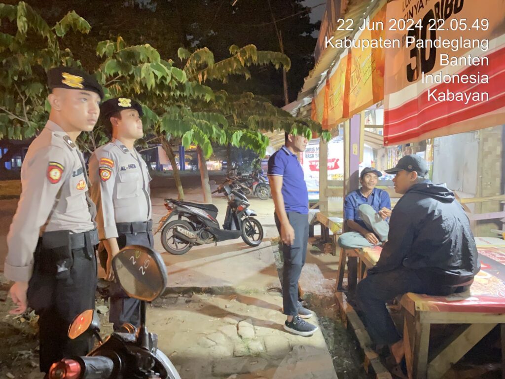 Sat Samapta Polres Pandeglang Laksanakan Patroli Malam Akhir Pekan di Terminal Kadubanen 7 WhatsApp Image 2024 06 23 at 05.17.08
