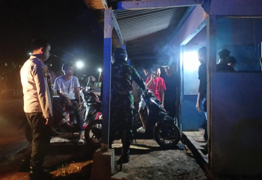 Polsek Bojong dan Koramil Berkolaborasi Gelar Patroli Malam Akhir Pekan 6 WhatsApp Image 2024 06 23 at 09.03.22