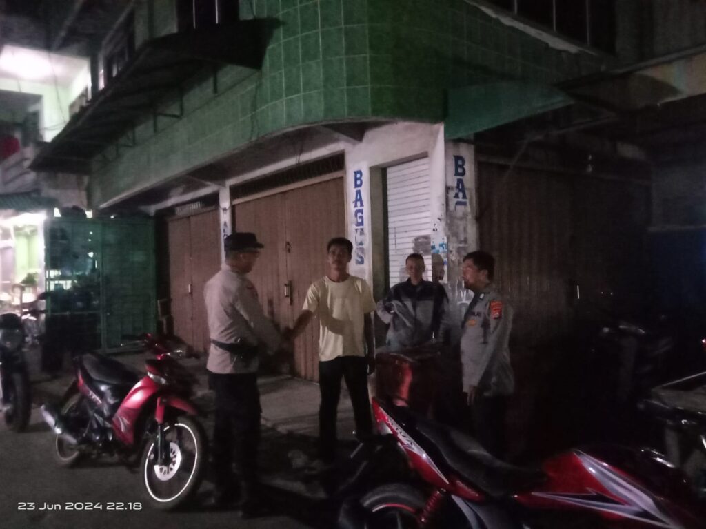 Demi Mencegahnya Gangguan Kamtibmas Personil Polsek Cimanuk Laksanakan Patroli Malam 5 WhatsApp Image 2024 06 24 at 05.03.28