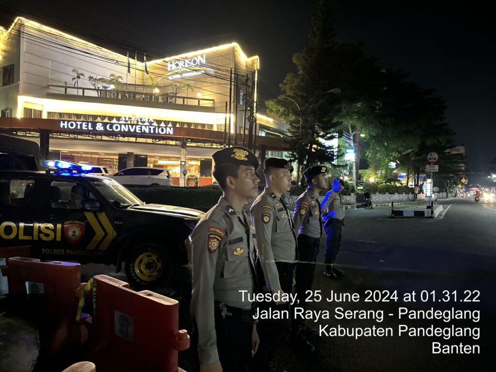 Sat Samapta Polres Pandeglang Gelar Patroli Malam untuk Mencegah Tindak C3 dan Aksi Balap Liar 2 WhatsApp Image 2024 06 25 at 06.05.55